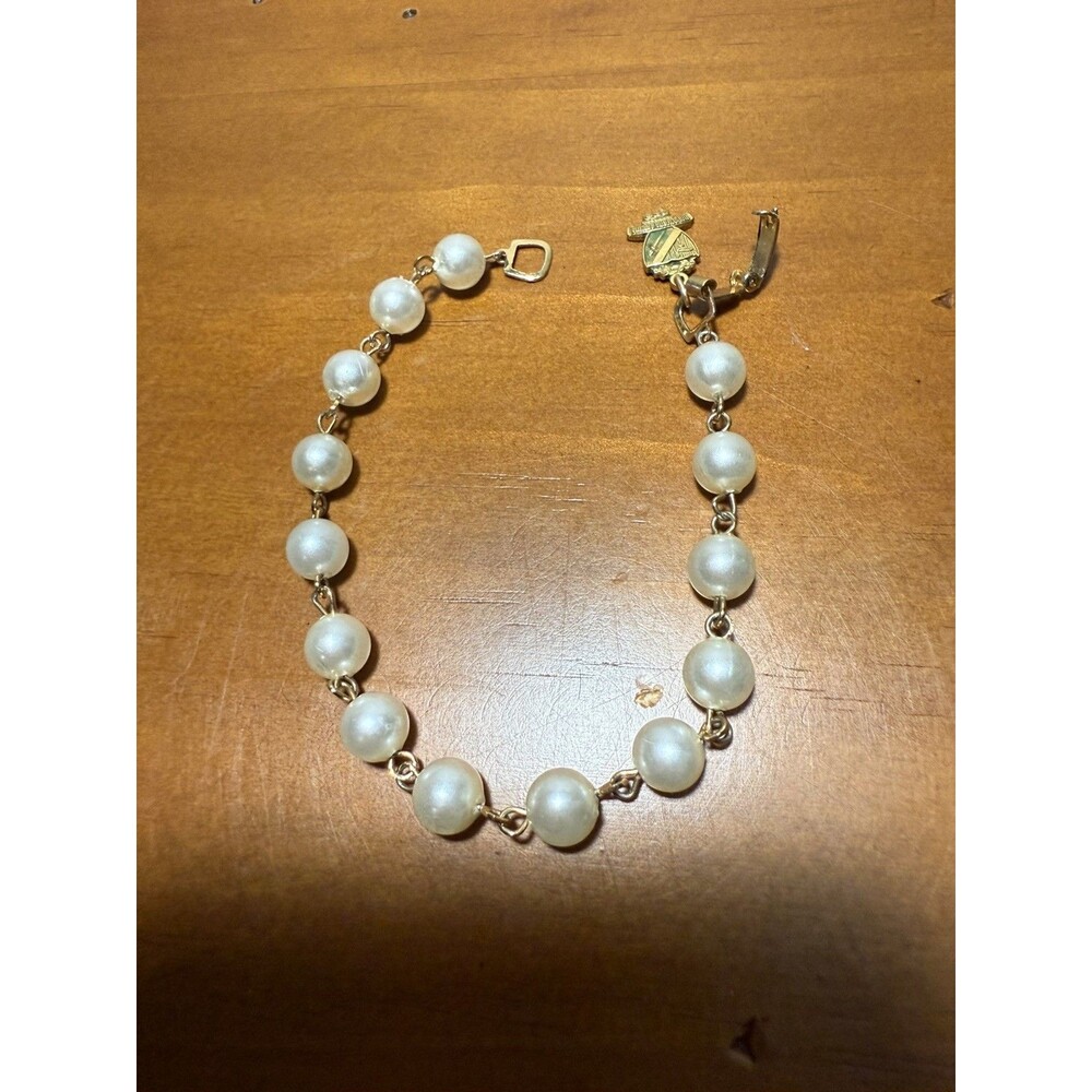 VTG Gold-Tone Beta Sigma Phi Sorority Crest Retro Faux Pearl Charm Bracelet